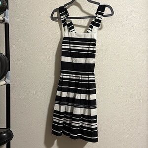 BANANA REPUBLIC black & white stripe dress 4P